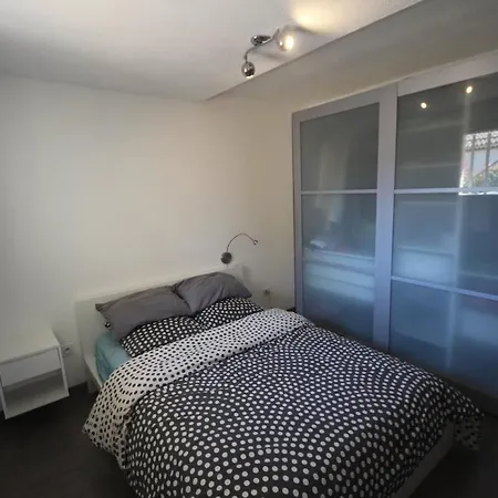 2 à 4 Personnes Secteur Almanarre