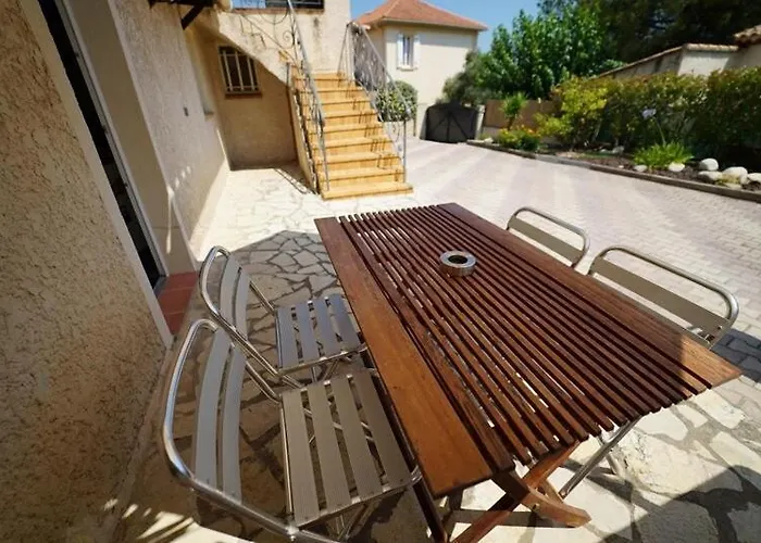 2 à 4 Personnes Secteur Almanarre