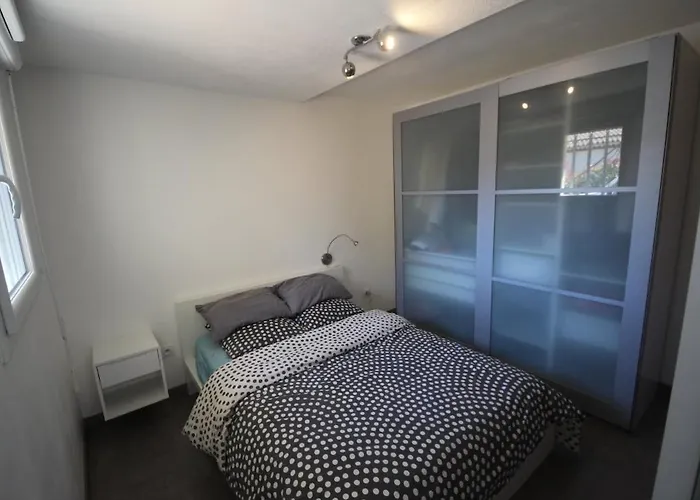 2 à 4 Personnes Secteur Almanarre